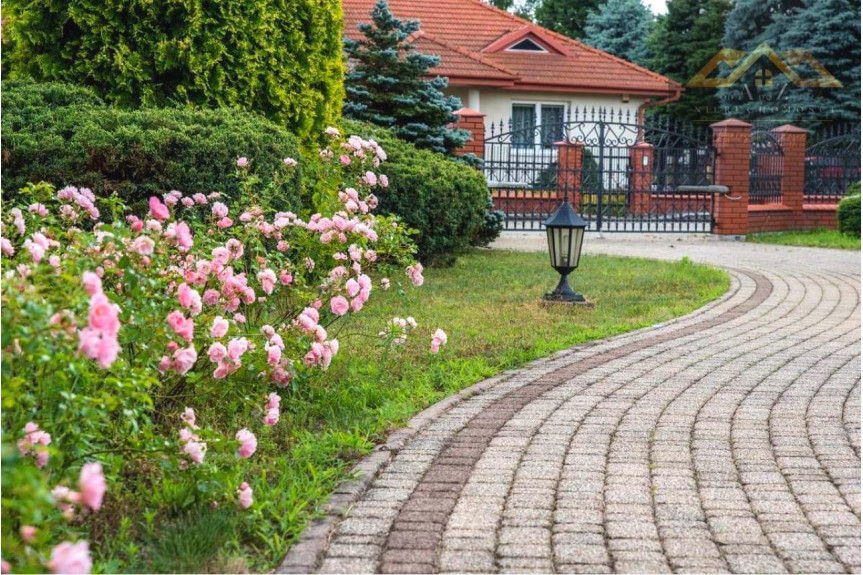 tarnowski, Tarnów, Koszyce Małe, Rezydencja z wyposażeniem