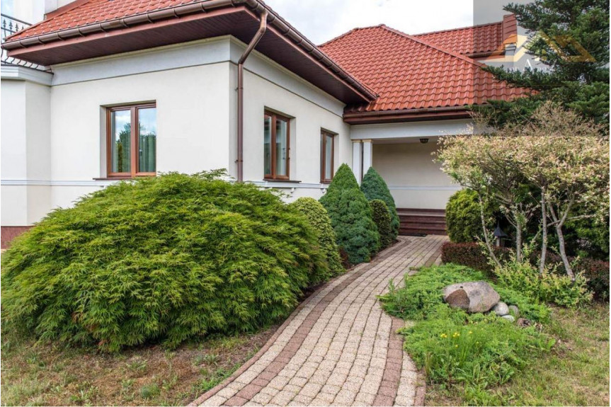tarnowski, Tarnów, Koszyce Małe, Rezydencja z wyposażeniem