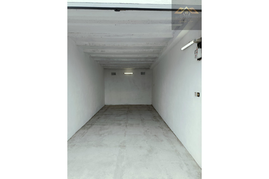 Tarn&oacute;w, Strusina, Jana Kochanowskiego, Garaż po remoncie w Tarnowie