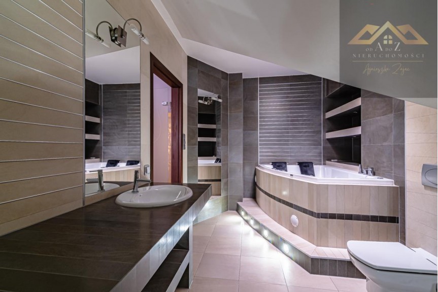 tarnowski, Tuch&oacute;w, Piotrkowice, Wyjątkowo położ&oacute;na willa podmiejska