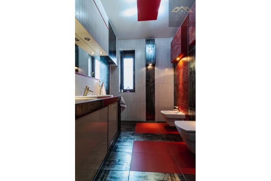 tarnowski, Tuch&oacute;w, Piotrkowice, Wyjątkowo położ&oacute;na willa podmiejska