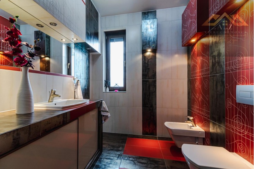 tarnowski, Tuch&oacute;w, Piotrkowice, Wyjątkowo położ&oacute;na willa podmiejska