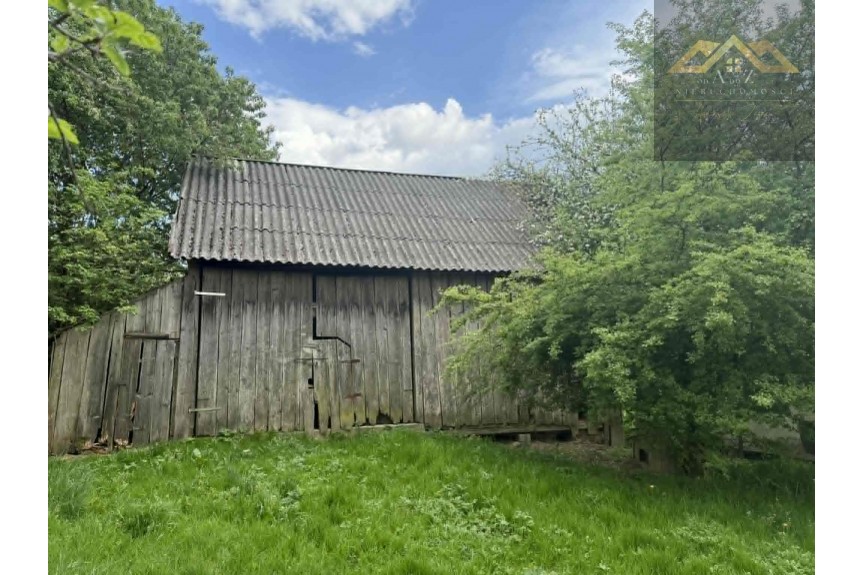 tarnowski, Skrzysz&oacute;w, Łękawica, Budynek mieszkalny wraz ze stodołą, położony z dala od zabudowań