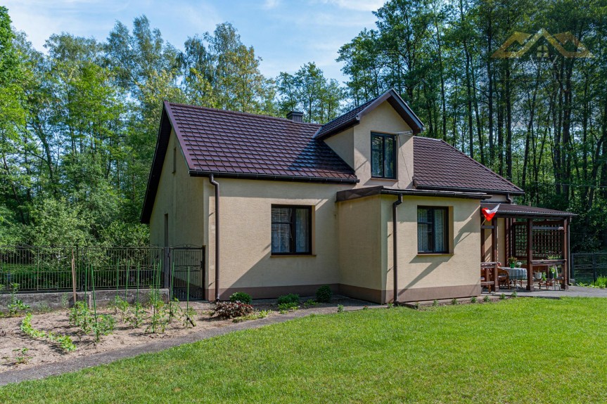 dąbrowski, Olesno, Wielopole, DOM Z BUDYNKAMI W LEŚNEJ OTULINIE